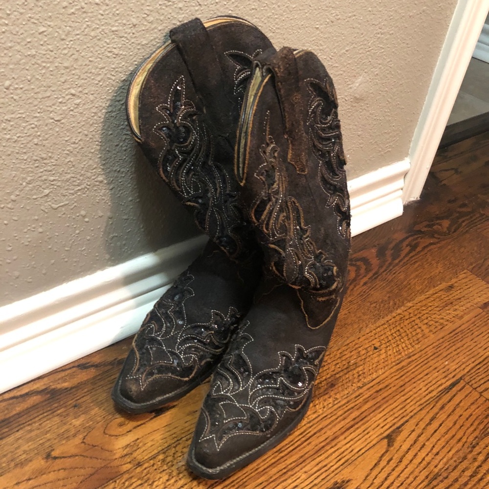 Boots size 8